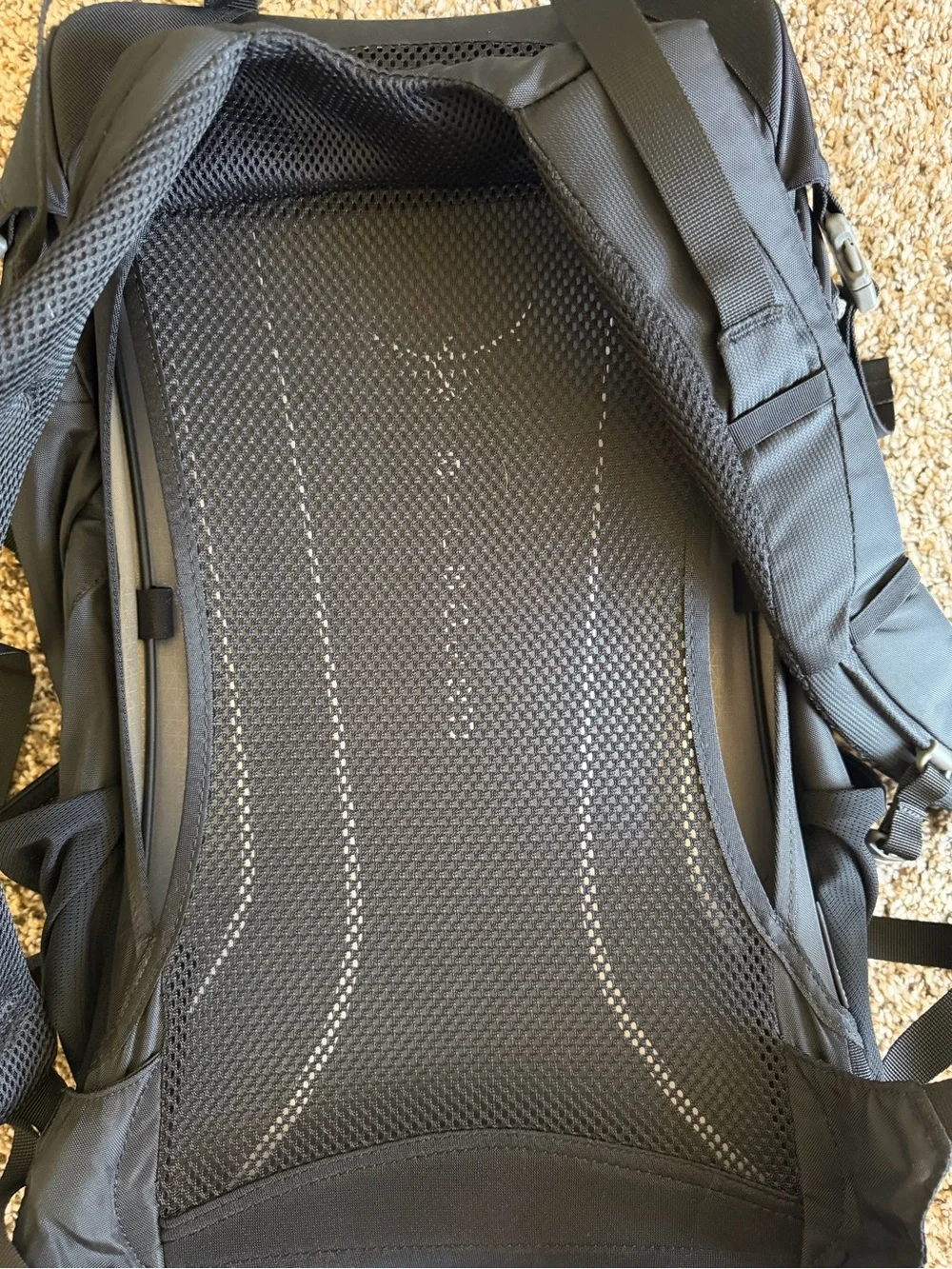 Osprey Tropos 25L Black Hiking Backpack 15in Laptop Pocket, Zip, 3 Pockets